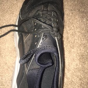black nike hurraches